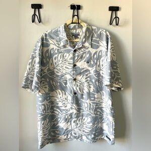 Quicksilver men’s L gray-blue and white tropical broad leaf casual dress shirt